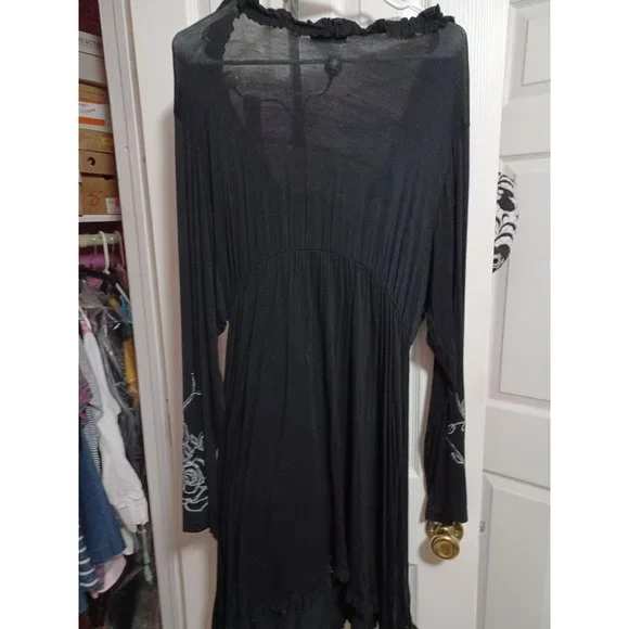 Womens black dress with design - Picture 3 of 5